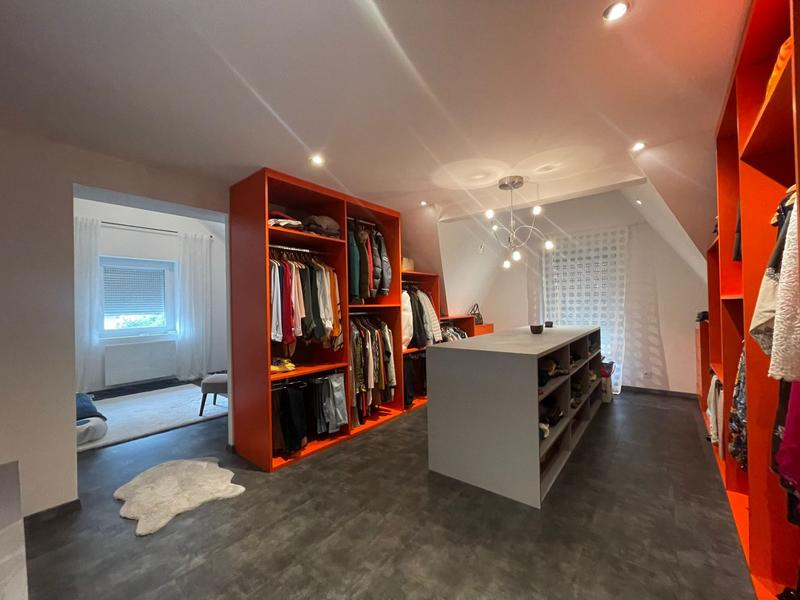 Maison - 238 m² - 8 pièces