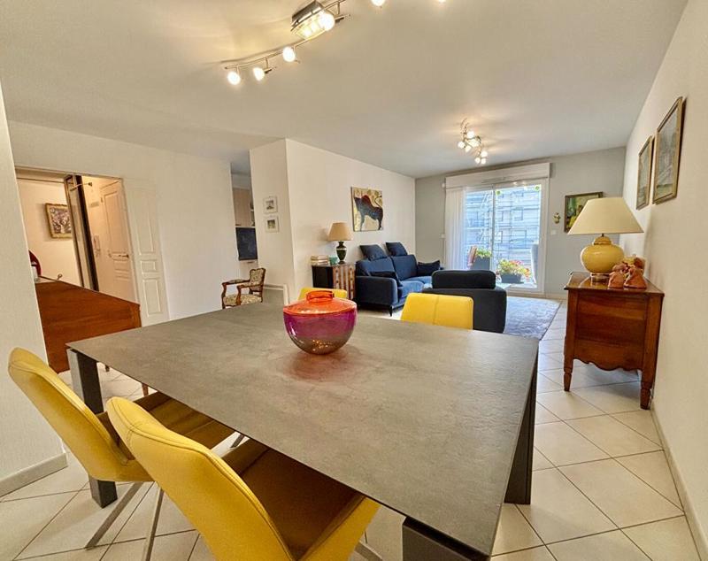 Appartement - 90 m² - 4 pièces