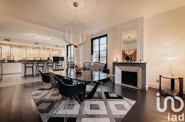 Maison - 435 m² - 11 pièces