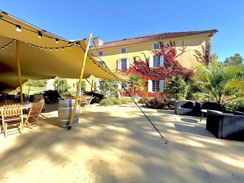 Château - 1 600 m² - 50 pièces