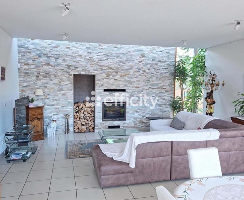 Villa - 241 m² - 8 pièces