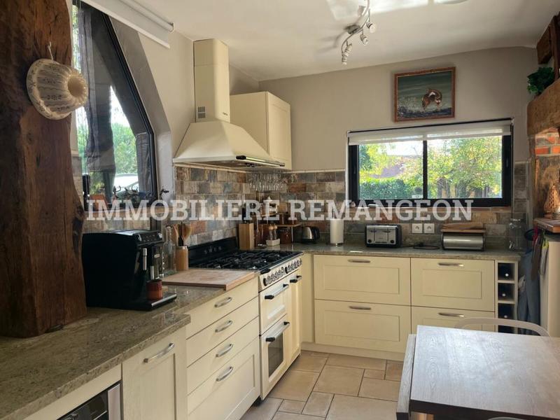 Demeure - 235 m² - 8 pièces