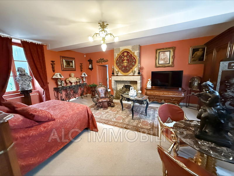 Propriété - 469 m² - 12 pièces