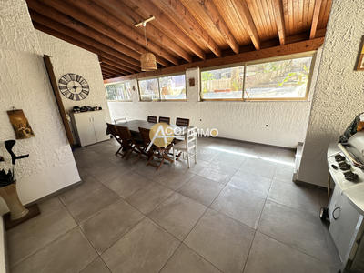 Maison - 200 m² - 7 pièces