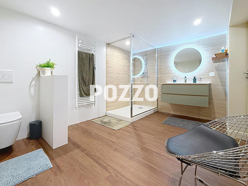 Maison - 323 m² - 7 pièces