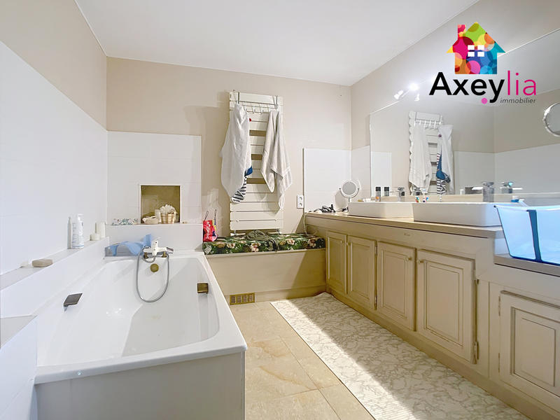 Maison - 200 m² - 7 pièces