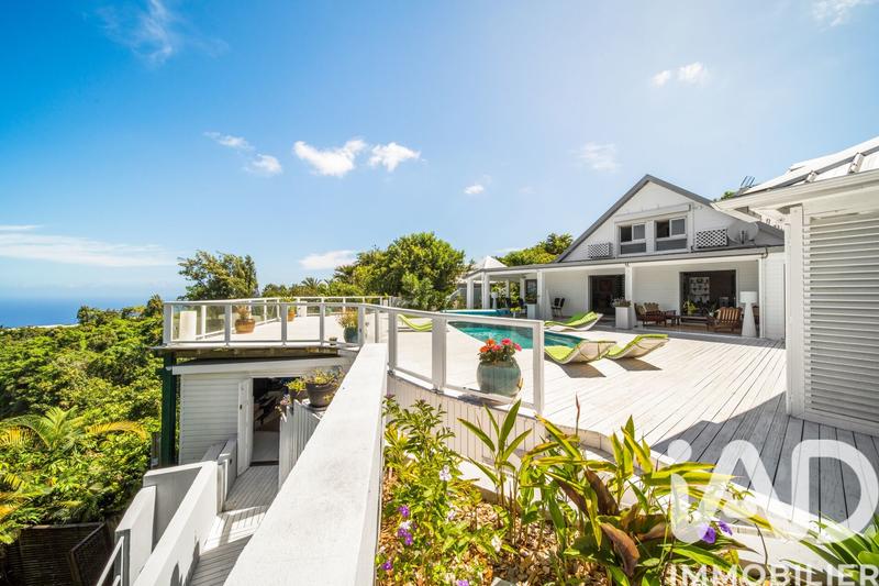 Maison - 235 m² - 7 pièces