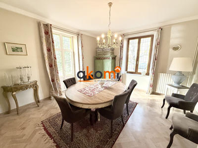 Maison - 430 m² - 8 pièces