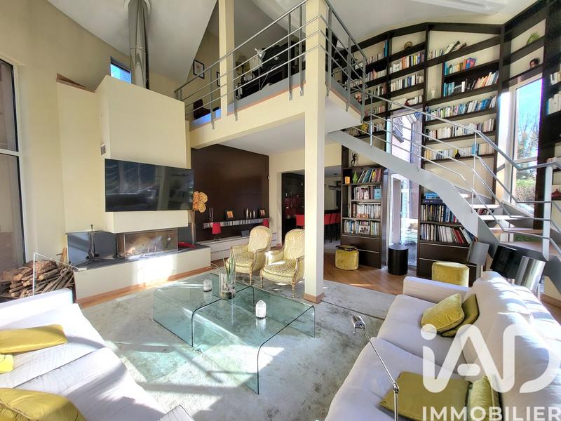 Maison - 332 m² - 9 pièces