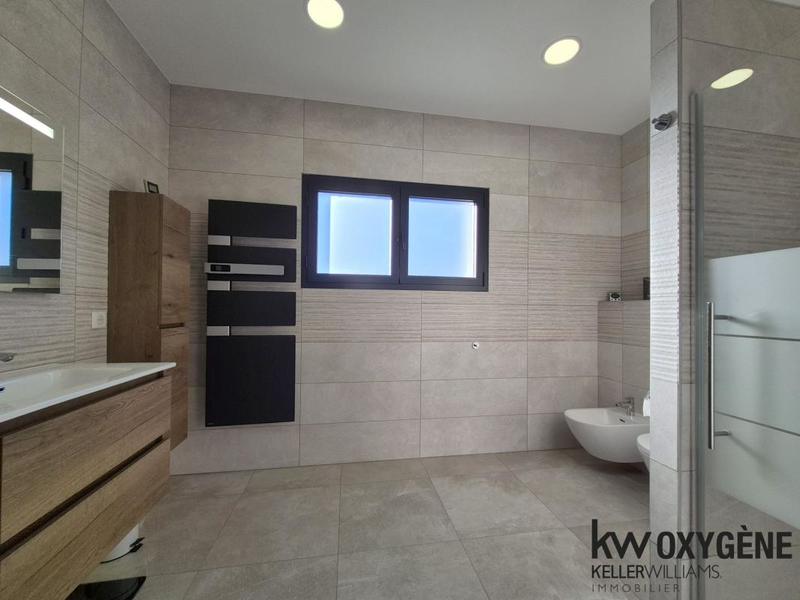 Maison - 232 m² - 6 pièces