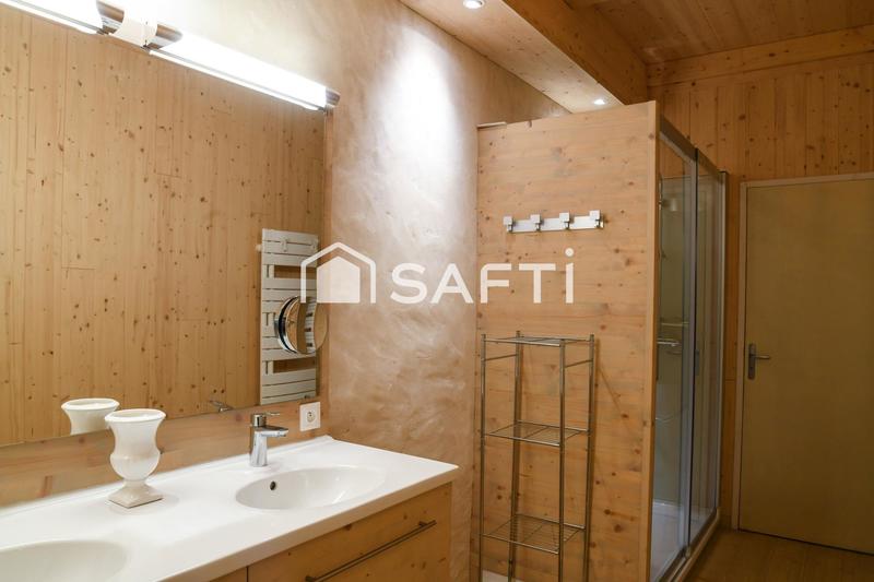 Propriété - 432 m² - 8 pièces