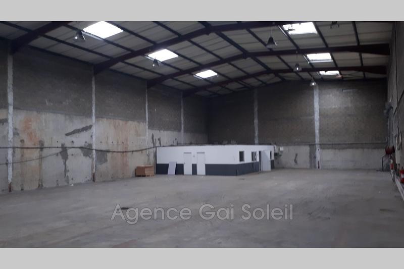 Local commercial - 1 500 m²