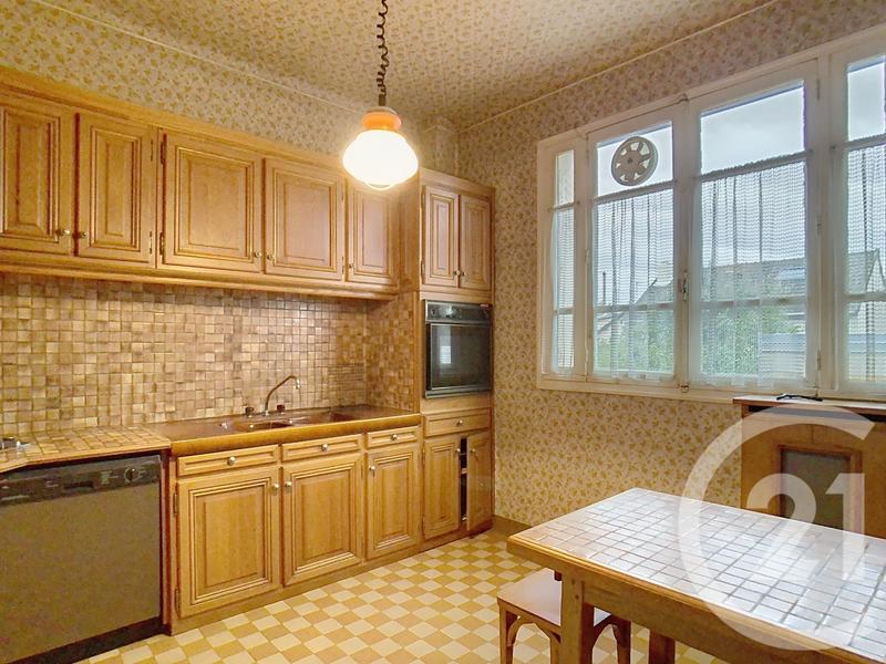 Maison - 98 m² - 5 pièces