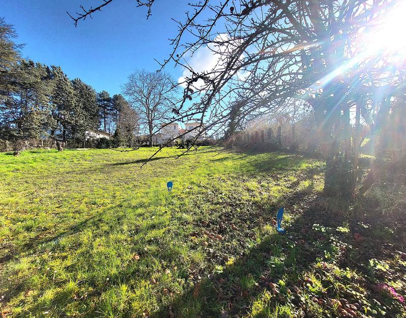 Terrain constructible - 1 486 m²