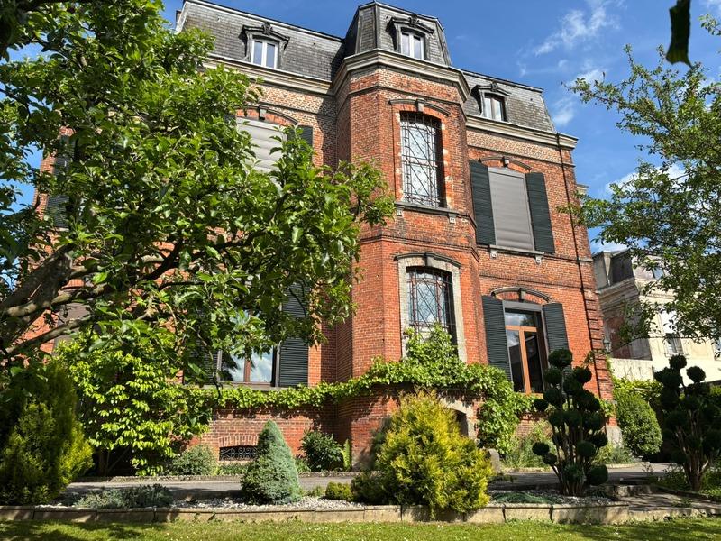 Maison bourgeoise - 326 m² - 9 pièces