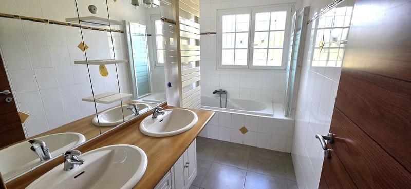 Villa - 214 m² - 7 pièces