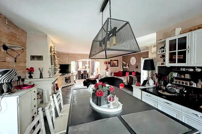 Maison - 180 m² - 8 pièces