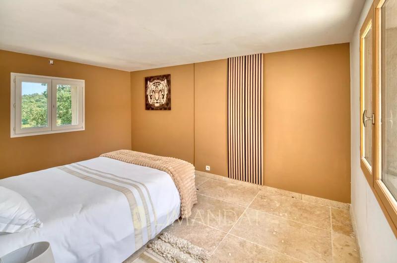 Villa - 524 m² - 9 pièces