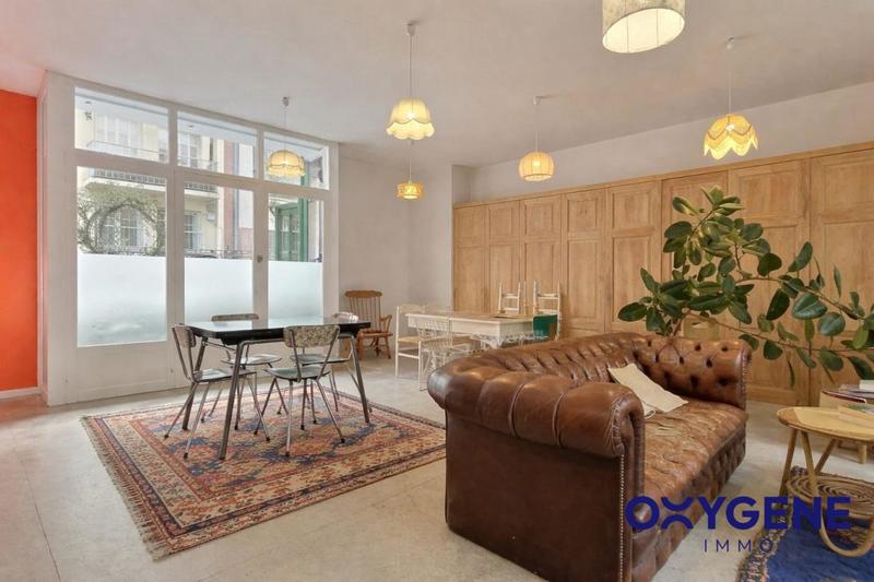 Maison - 260 m² - 12 pièces