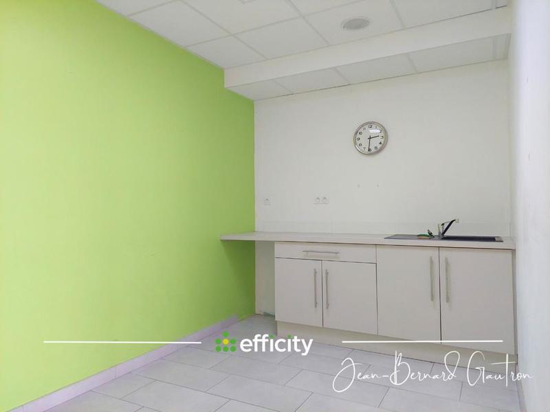 Local d'activité / Entrepôt - 1 560 m² - 8 pièces