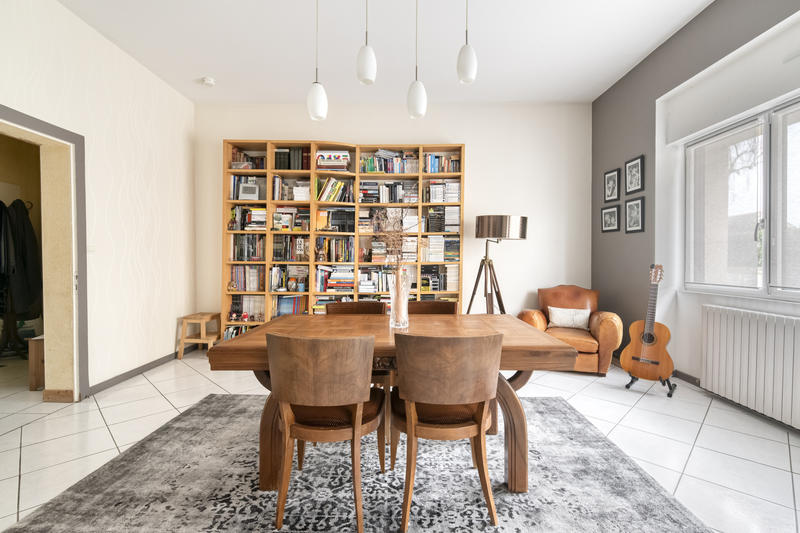 Maison - 233 m² - 9 pièces