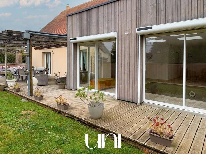 Maison - 210 m² - 6 pièces