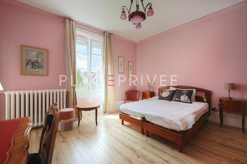 Maison - 435 m² - 16 pièces