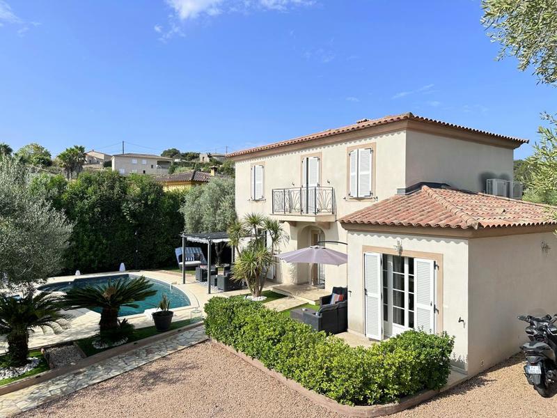 Villa - 142 m² - 5 pièces