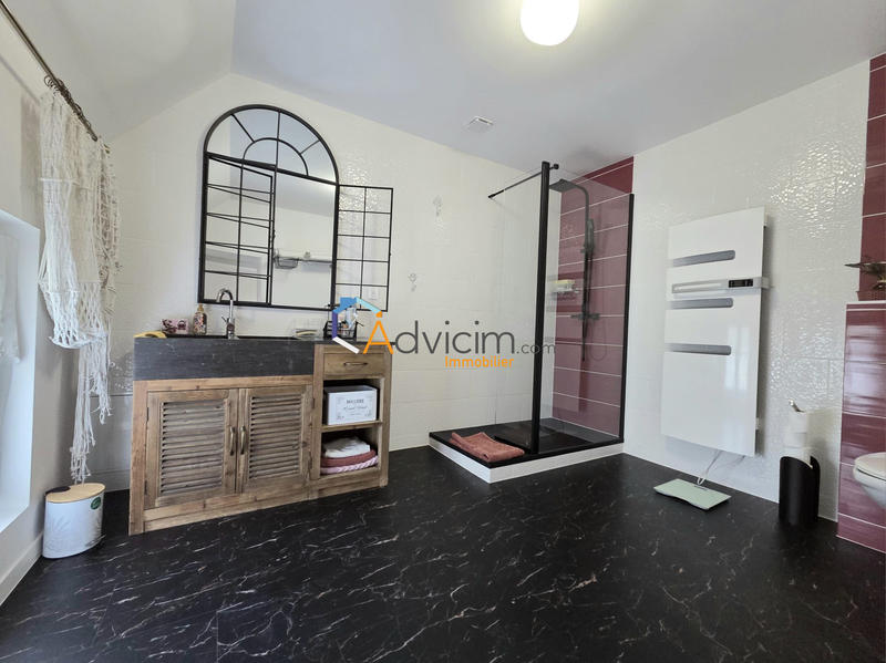 Maison - 233 m² - 8 pièces