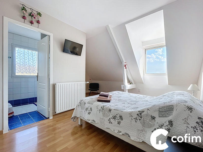 Maison - 237 m² - 10 pièces