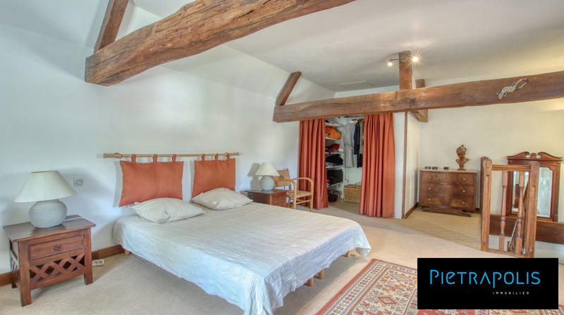 Maison - 261 m² - 8 pièces