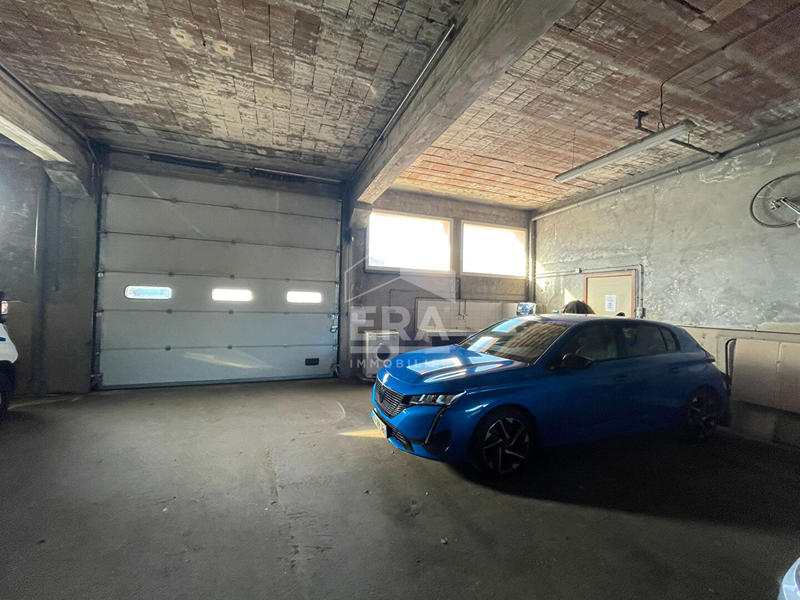 Local commercial - 845 m² - 17 pièces