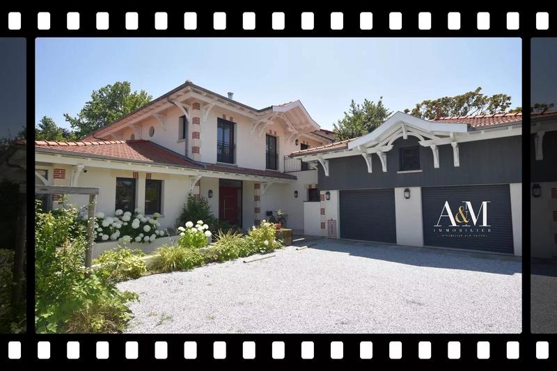 Villa - 240 m² - 10 pièces