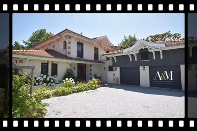 Villa - 240 m² - 10 pièces