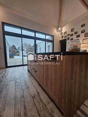 Maison - 210 m² - 6 pièces