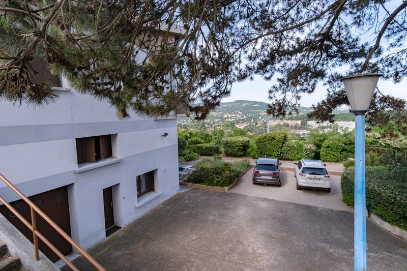 Maison - 213 m² - 6 pièces