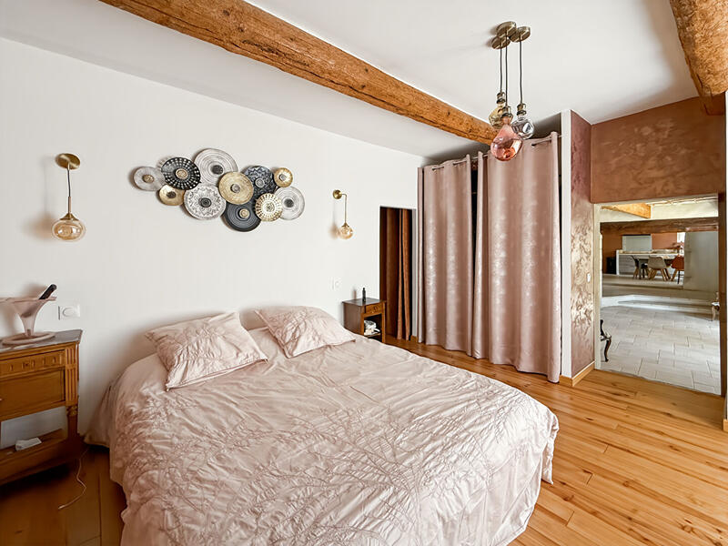 Maison - 1 000 m² - 6 pièces