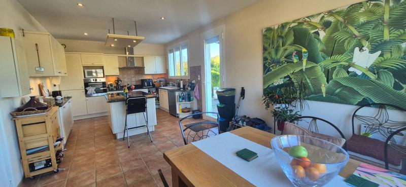 Maison - 230 m² - 8 pièces