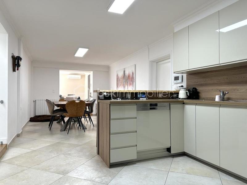 Maison - 218 m² - 9 pièces