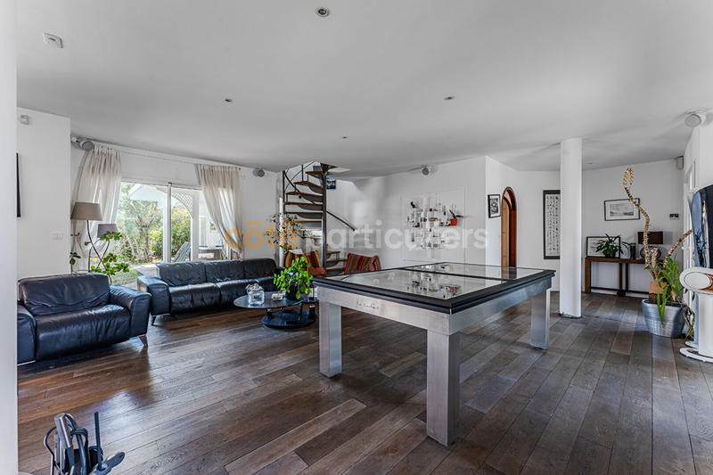 Maison - 350 m² - 11 pièces