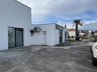 Local commercial - 160 m² - 1 pièce