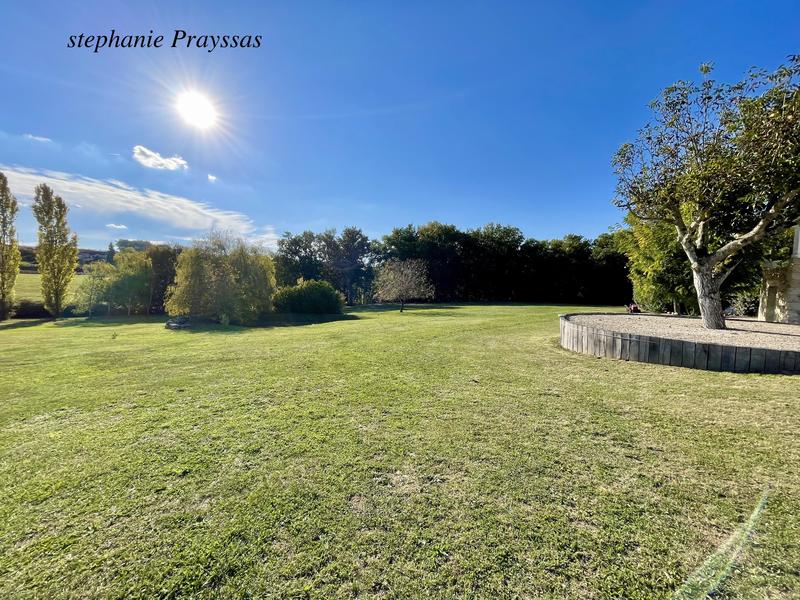 Maison - 300 m² - 8 pièces