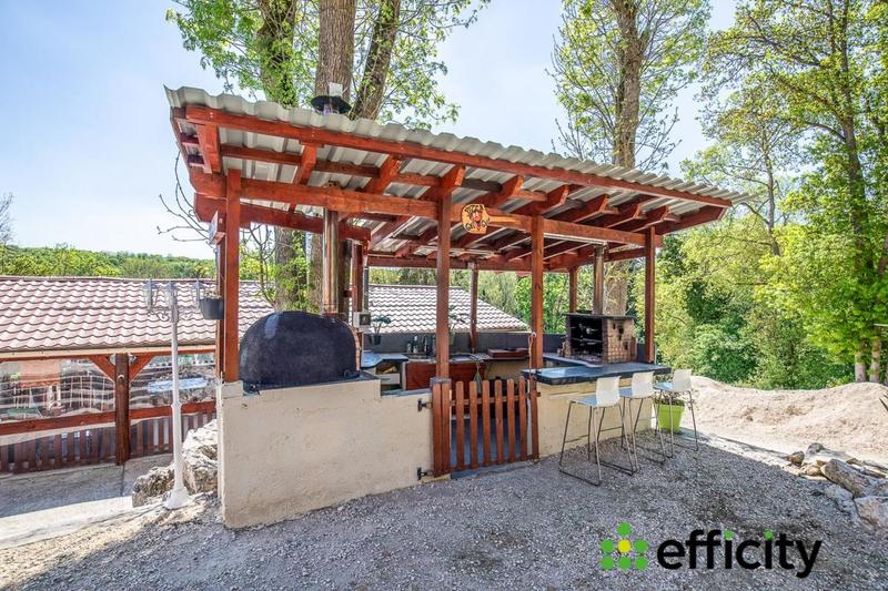 Maison - 246 m² - 11 pièces