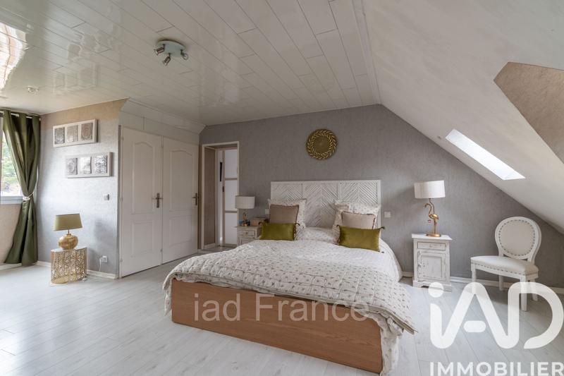 Maison - 203 m² - 10 pièces