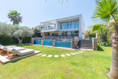 Maison - 305 m² - 7 pièces