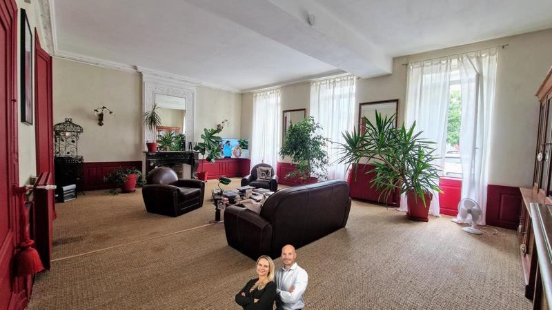 Maison - 332 m² - 10 pièces