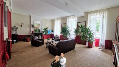 Maison - 332 m² - 10 pièces