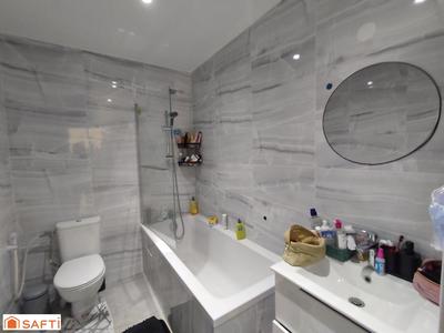 Maison - 210 m² - 10 pièces