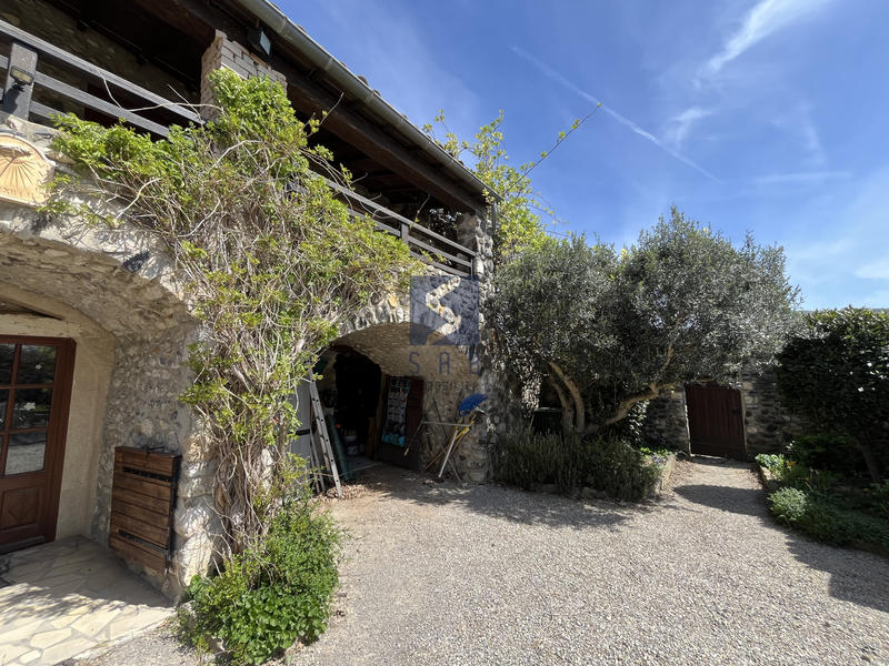 Maison - 450 m² - 11 pièces