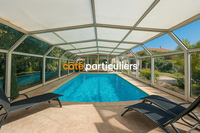 Maison - 233 m² - 9 pièces